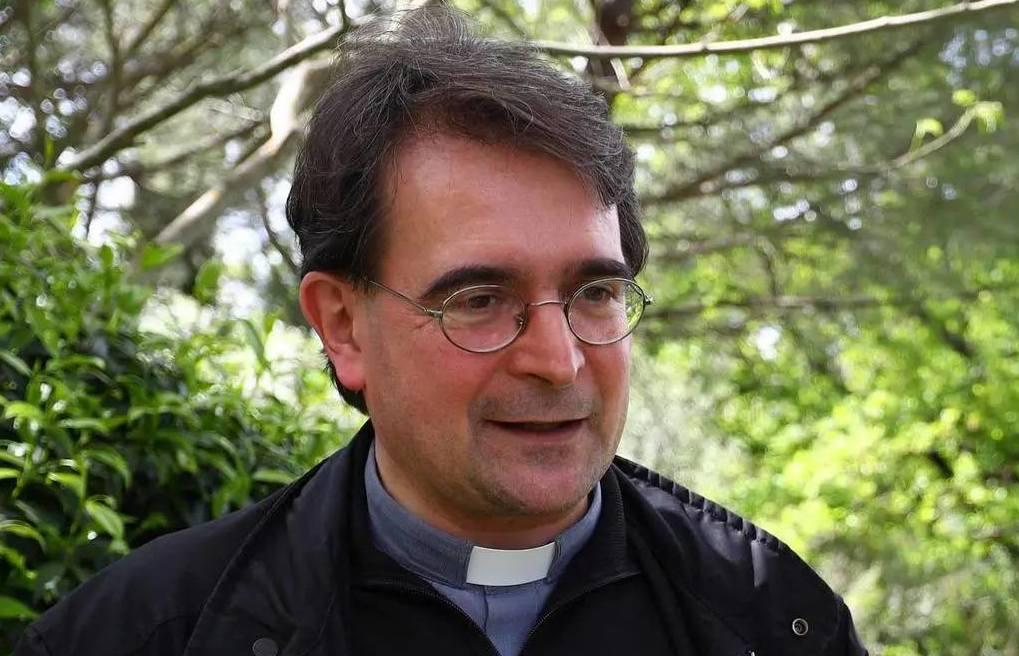 Il saluto di don Lombardi. Promosso provicario Il saluto di don Lombardi. Promosso provicario