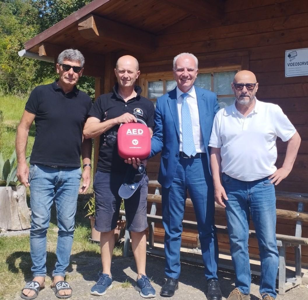 defibrillatore donato al circolo del remo