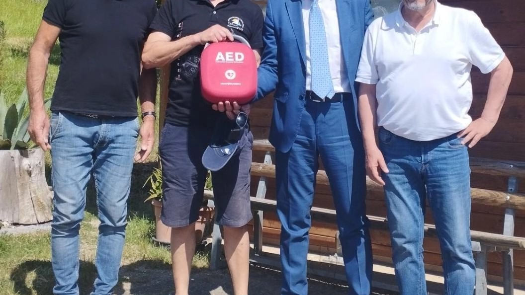 ANGHIARI La Banca di Anghiari e Stia, dalle mani del suo direttore generale Fabio Pecorari (nella foto), ha consegnato ufficialmente un... ANGHIARI La Banca di Anghiari e Stia, dalle mani del suo direttore generale Fabio Pecorari (nella foto), ha consegnato ufficialmente un...