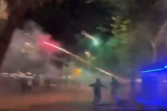 I video degli scontri a Siviglia
