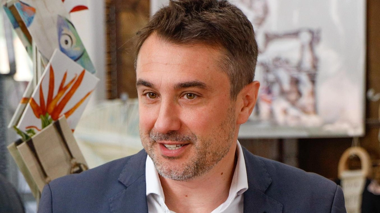 Il sindaco di Sesto Fiorentino, in corsa al voto d’ottobre, parla del suo programma "Tasse ai più ricchi per una salute garantita a tutti". Acqua pubblica: "Ce la faremo". Il sindaco di Sesto Fiorentino, in corsa al voto d’ottobre, parla del suo programma "Tasse ai più ricchi per una salute garantita a tutti". Acqua pubblica: "Ce la faremo".