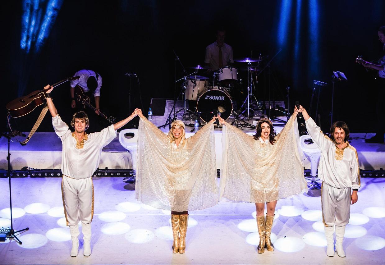 Dal West End di Londra. Attesa per il tributo ai mitici Abba. È l’unica data italiana dello show