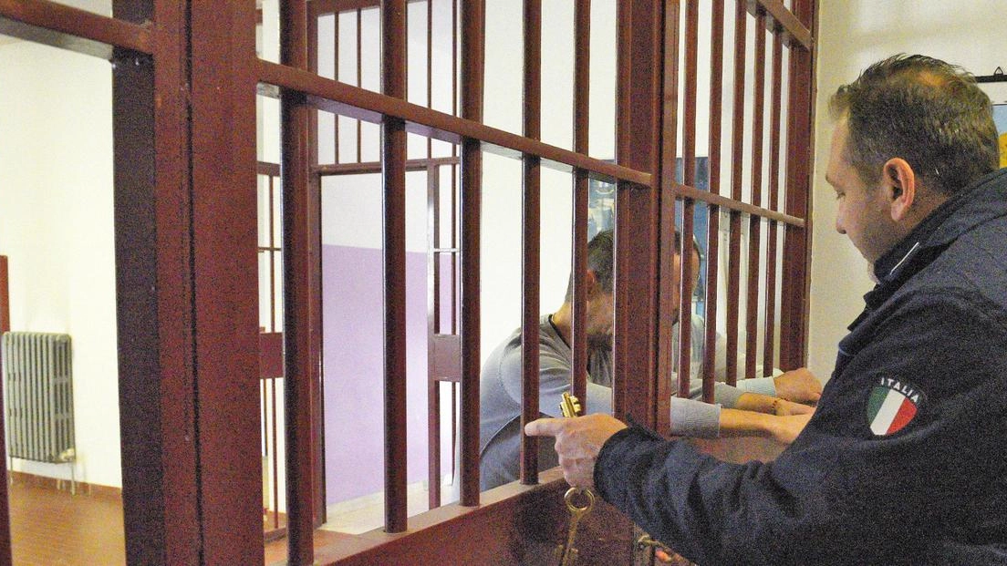 L’Uspp segnala i disagi che sta vivendo il personale della polizia penitenziaria "Il locale di preparazione pasti versa in condizioni non più tollerabili". L’Uspp segnala i disagi che sta vivendo il personale della polizia penitenziaria "Il locale di preparazione pasti versa in condizioni non più tollerabili".