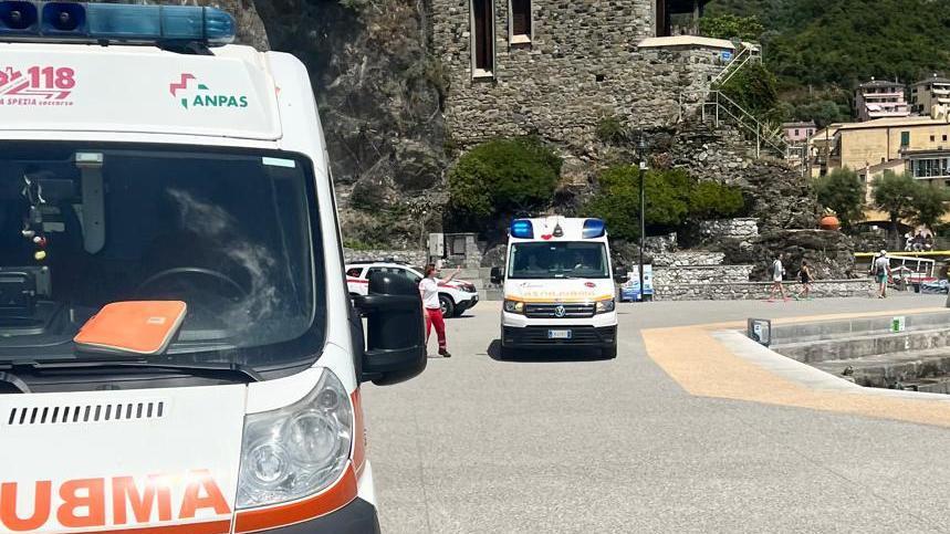 "Punto di primo intervento per codici bianchi e verdi" "Punto di primo intervento per codici bianchi e verdi"