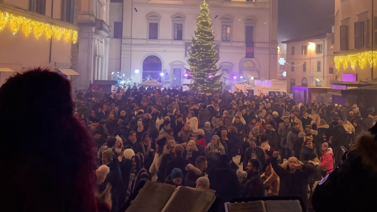 Il furto dei lampeggianti è avvenuto dopo la festa in piazza per San Silvestro nel centro storico di Città di Castello Il furto dei lampeggianti è avvenuto dopo la festa in piazza per San Silvestro nel centro storico di Città di Castello