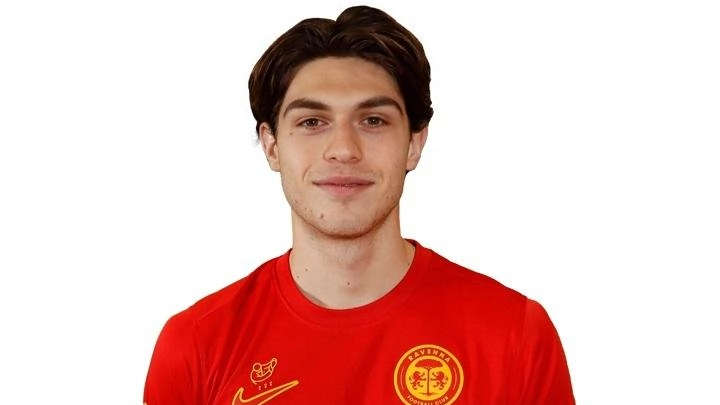 Mattia Drapelli è nato a Ravenna il 27 ottobre 2006, gioca nel ruolo di difensore: è alto ben 189 cm Mattia Drapelli è nato a Ravenna il 27 ottobre 2006, gioca nel ruolo di difensore: è alto ben 189 cm