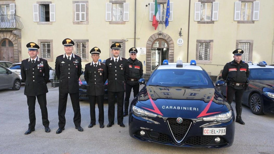 Il colonnello Arturo Sessa con i vertici del comando provinciale dei carabinieri di Lucca in cortile degli Svizzeri Il colonnello Arturo Sessa con i vertici del comando provinciale dei carabinieri di Lucca in cortile degli Svizzeri