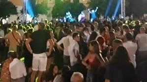 Torna stasera la ’Notte bianca’, il tradizionale e atteso appuntamento che in pratica dà il via alle manifestazioni estive in città. Musica e spettacoli ovunque e negozi tutti aperti