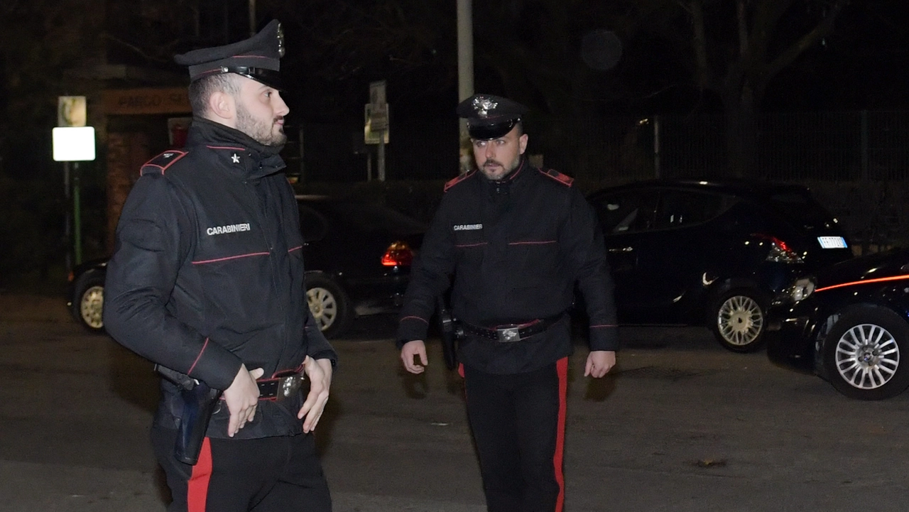 I consiglieri del circolo Arci di via Allende a Capraia hanno provveduto a denunciare l’accaduto ai carabinieri che hanno avviato le indagini per risalire all’identità dei malviventi (foto d’archivio) I consiglieri del circolo Arci di via Allende a Capraia hanno provveduto a denunciare l’accaduto ai carabinieri che hanno avviato le indagini per risalire all’identità dei malviventi (foto d’archivio)
