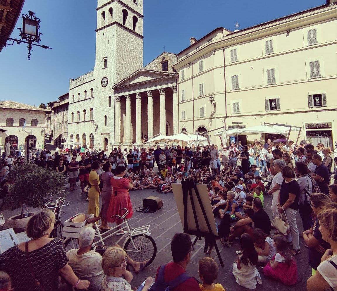 https://www.lanazione.it/image-service/view/acePublic/alias/contentid/N2FmNTNkYWItNDAxMi00/0/ecco-birba-chi-legge-il-festival-per-famiglie.jpeg?f=1.90:1&w=1200