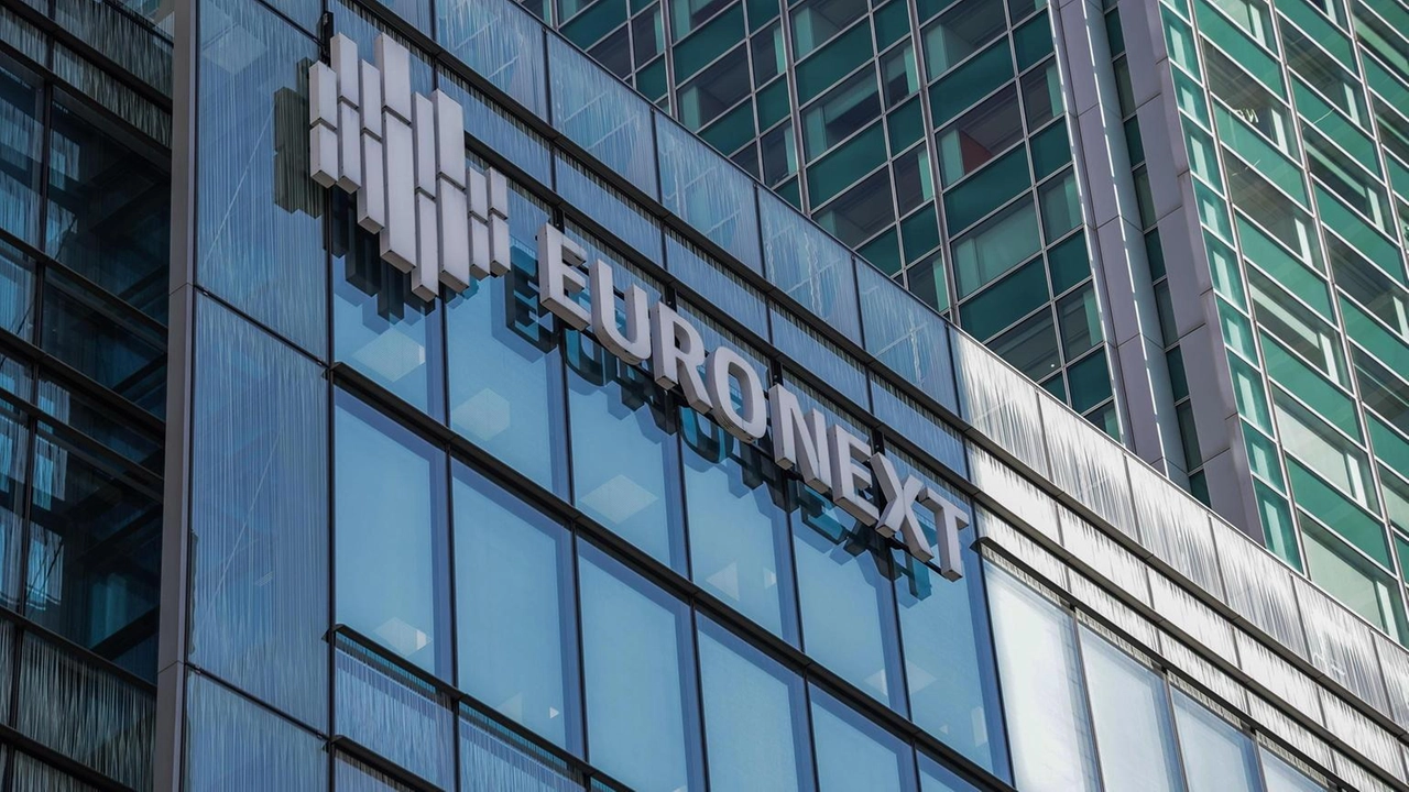 Il biglietto verde sale di oltre 0,5%. Future Usa contrastati