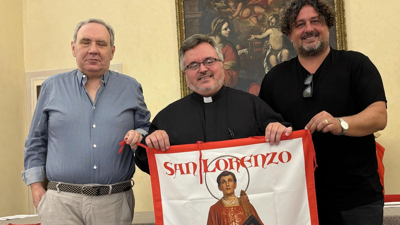 Il presidente della Pro Loco Andrea Bramerini, il vicario generale don. Paolo Gentili l’assessore Luca Agresti Il presidente della Pro Loco Andrea Bramerini, il vicario generale don. Paolo Gentili l’assessore Luca Agresti