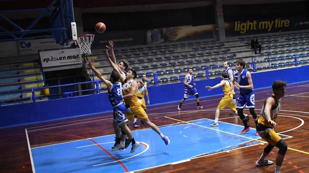 Ennesima figuraccia al palazzetto dello sport. L’Audax ha perso la partita a tavolino. Dopo due anni di lavori, il. campo da gioco si allaga a ogni pioggia Ennesima figuraccia al palazzetto dello sport. L’Audax ha perso la partita a tavolino. Dopo due anni di lavori, il. campo da gioco si allaga a ogni pioggia