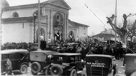 Nella foto Magrini il funerale celebrato a Torre del Lago nella chiesa di San Giuseppe a due anni di distanza dal decesso del Maestro