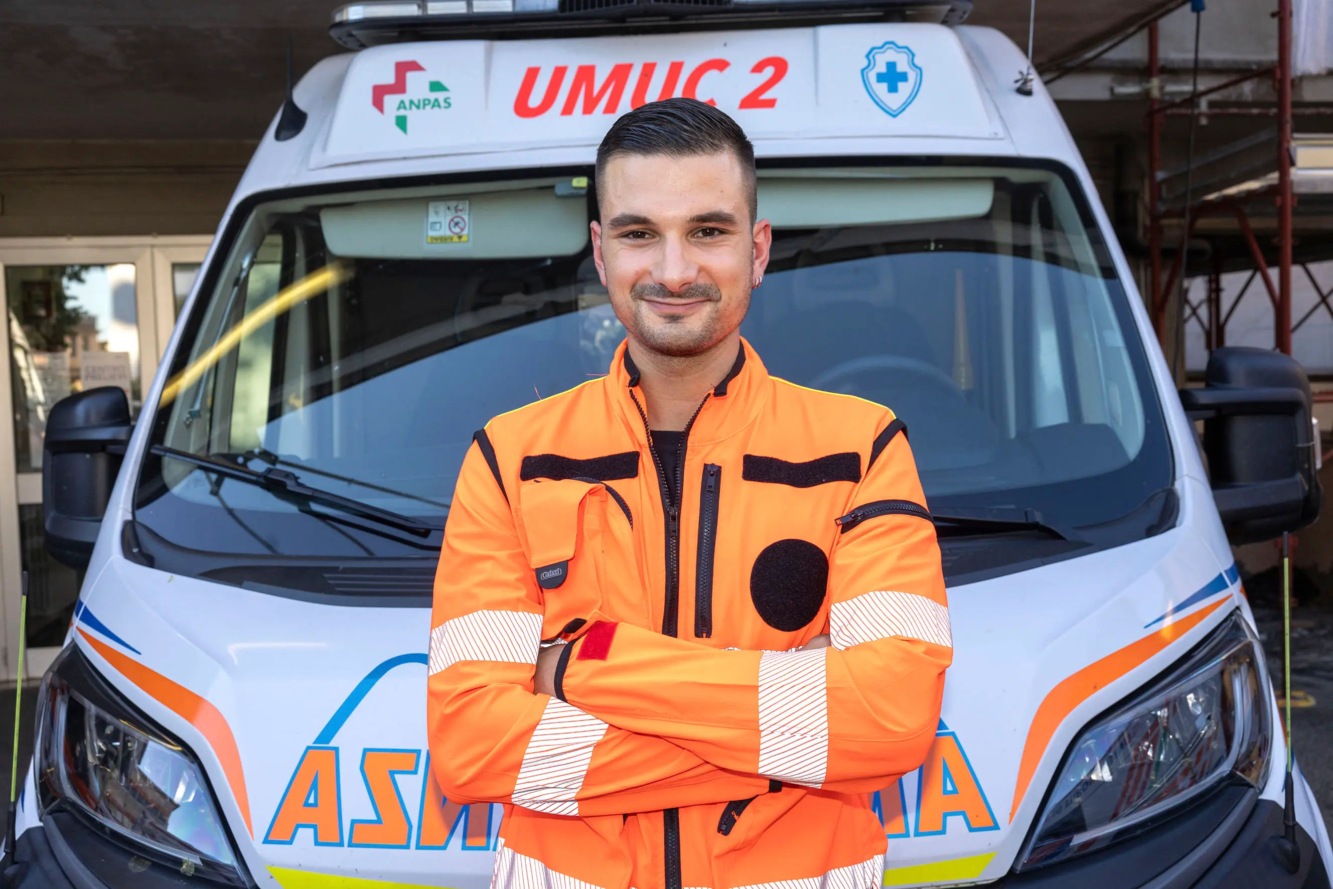 Blocca l’auto contromano, l’impresa in ambulanza. Il racconto del volontario: “Ho visto la morte davanti a noi”