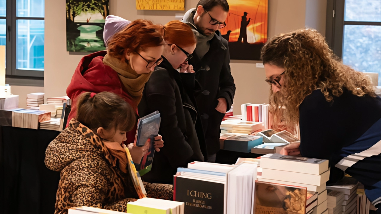 Librerie della nostra provincia protagoniste della rassegna «A Natale libri per te», che tra oggi e domenica 8 dicembre trasformerà il centro di Peccioli in un vero e. proprio Salone del Libro Librerie della nostra provincia protagoniste della rassegna «A Natale libri per te», che tra oggi e domenica 8 dicembre trasformerà il centro di Peccioli in un vero e. proprio Salone del Libro