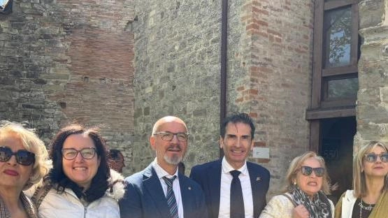 CAPRESE Continuano a Caprese le celebrazioni per i 550 anni dalla nascita di Michelangelo Buonarroti. Sabato scorso, il paese natale del... CAPRESE Continuano a Caprese le celebrazioni per i 550 anni dalla nascita di Michelangelo Buonarroti. Sabato scorso, il paese natale del...