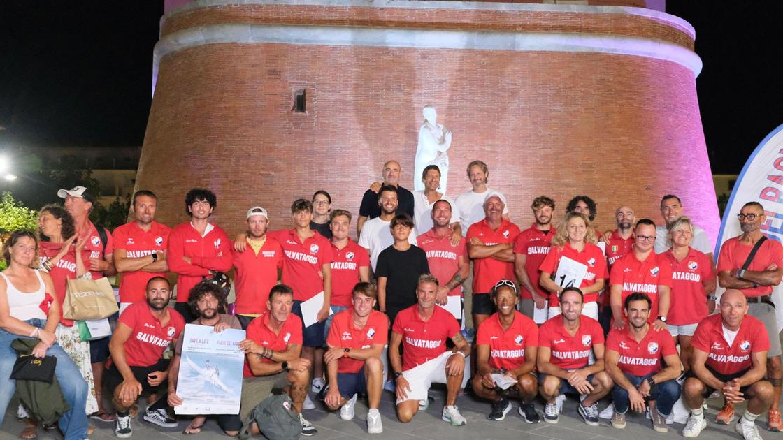 Pronti per il Palio dei Bagni. Sono 22 gli equipaggi . Tra i bagnini Sergio di Aipd Pronti per il Palio dei Bagni. Sono 22 gli equipaggi . Tra i bagnini Sergio di Aipd