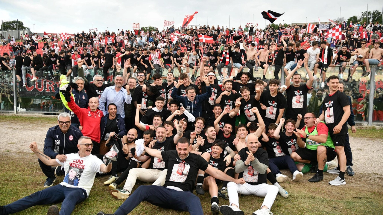 Federcalcio Marche. Le società sfilano in passerella. Premi alle vincitrici dei tornei