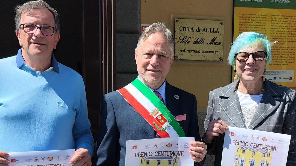 Da sinistra Marco Profili, il sindaco Roberto Valettini, Silvia Prota (membro Pro Loco) Da sinistra Marco Profili, il sindaco Roberto Valettini, Silvia Prota (membro Pro Loco)