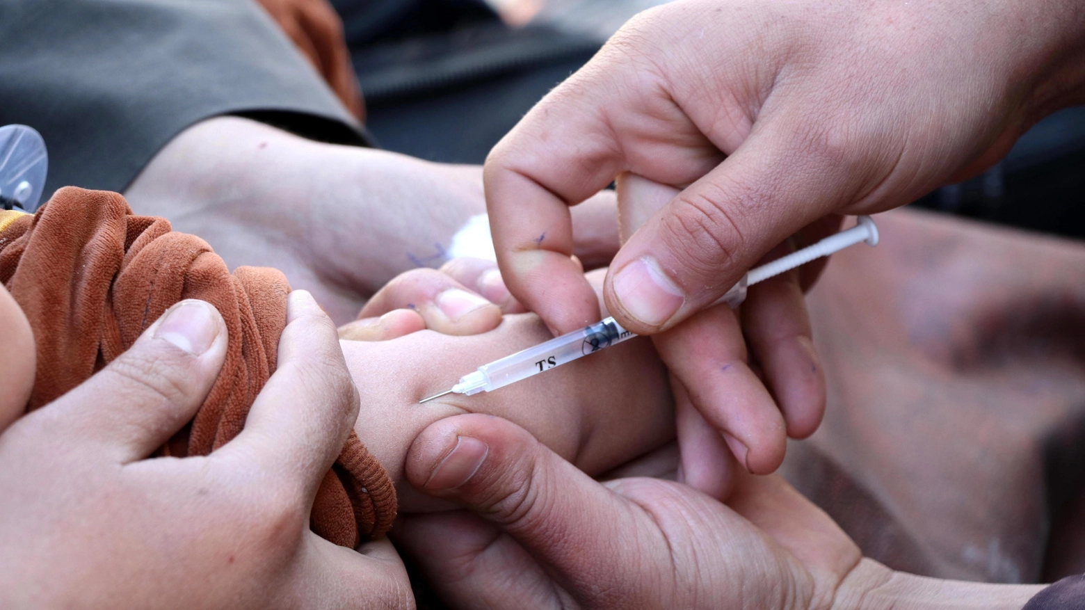 Massimo Resti: “Fondamentale che le future mamme facciano il richiamo del vaccino”. Il ritorno del freddo dei giorni scorsi ha invece portato ad un incremento di malanni para-influenzali