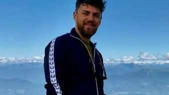 Il professor Andrea Luciani, 39 anni, insegnante di francese al comprensivo di Gallicano ha salvato un ragazzino Il professor Andrea Luciani, 39 anni, insegnante di francese al comprensivo di Gallicano ha salvato un ragazzino