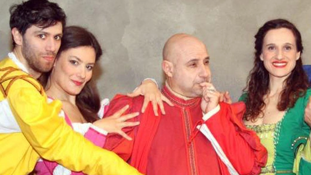 Una commedia cinquecentesca, cinque attori e tante storie intrecciate. Staera alle 21, il teatro Pietro Aretino aprirà il sipario per... Una commedia cinquecentesca, cinque attori e tante storie intrecciate. Staera alle 21, il teatro Pietro Aretino aprirà il sipario per...