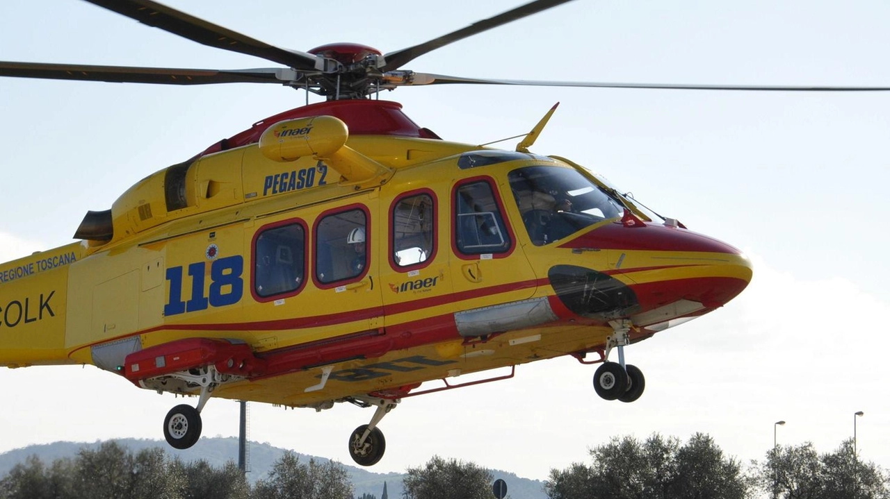 Un bambino di 11 anni in sella alla sua bicicletta, una macchina che procede tranquillamente in via Procacci. La strada che... Un bambino di 11 anni in sella alla sua bicicletta, una macchina che procede tranquillamente in via Procacci. La strada che...