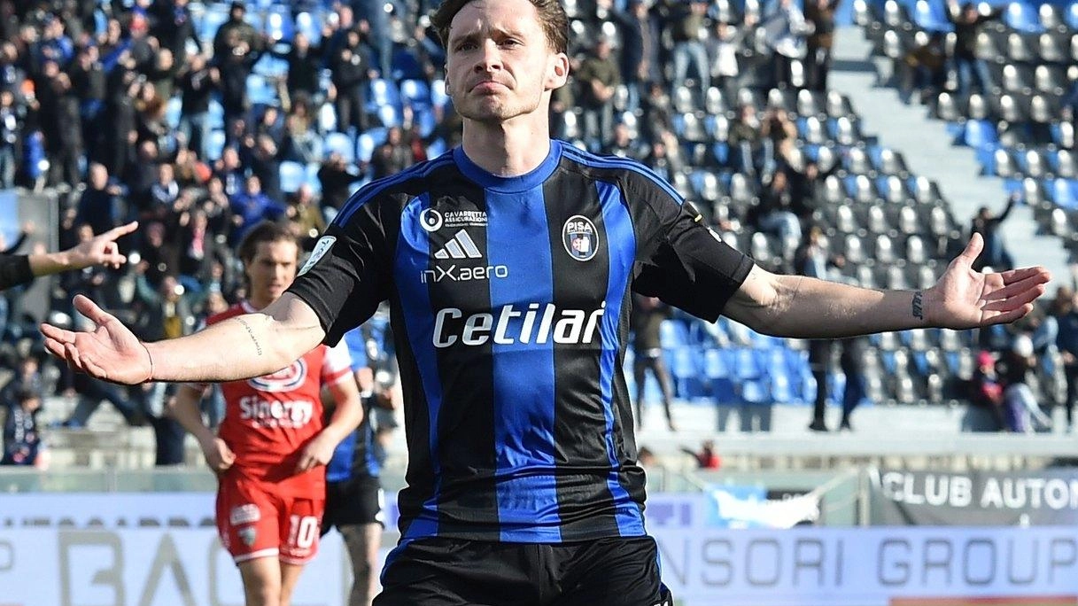 Matteo Tramoni in uno dei tanti momenti di festa della scorsa stagione, precisamente dopo la doppietta contro il Mantova Matteo Tramoni in uno dei tanti momenti di festa della scorsa stagione, precisamente dopo la doppietta contro il Mantova