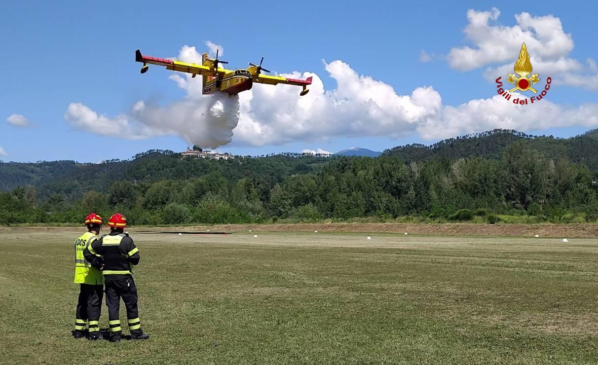 a lezione di lotta agli incendi boschivi cosa si dicono il pilota e il direttore delle operazioni dopo un lancio da Lanazione.it a lezione di lotta agli incendi boschivi cosa si dicono il pilota e il direttore delle operazioni dopo un lancio
