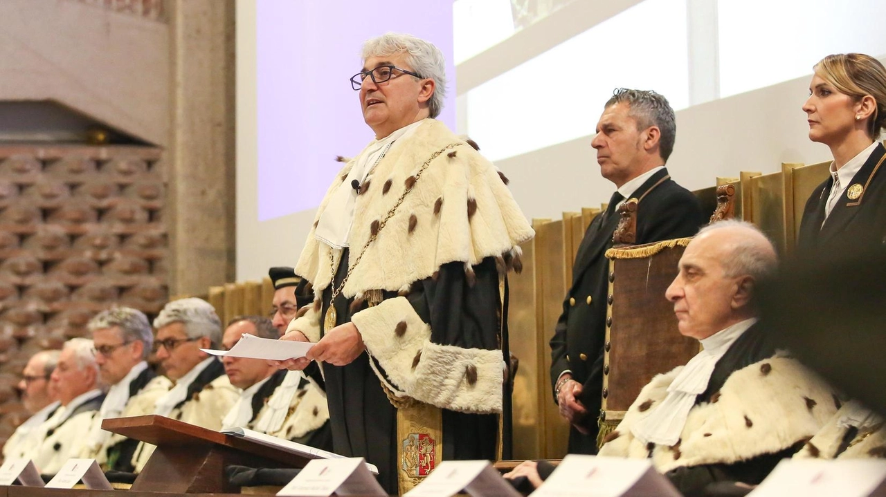 lI Rettore Maurizio Oliviero ha aperto l’inaugurazione dell’anno accademico, l’ultima del suo mandato (Foto Crocchioni)