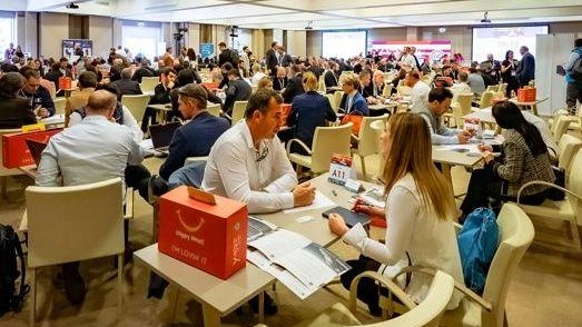 Da oggi fino a venerdì tre giorni di incontri all’Una Hotel di Lido di Camaiore. Presenti 110 comandanti imbarcati e oltre 120 imprese internazionali . . Da oggi fino a venerdì tre giorni di incontri all’Una Hotel di Lido di Camaiore. Presenti 110 comandanti imbarcati e oltre 120 imprese internazionali . .