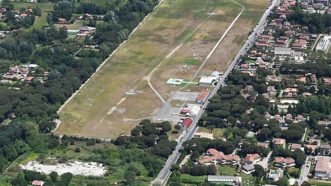 https://www.lanazione.it/image-service/view/acePublic/alias/contentid/N2IyYWM5ZTYtZmZiZS00/0/aeroporto-aspettiamo-il-ricorso-al-tar-e-comunque-no-alla-cementificazione.jpeg?f=16:9&w=1200&h=630