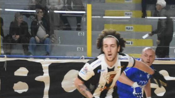 Hockey: Follonica supera CGC Viareggio 6-5 in una partita spettacolare