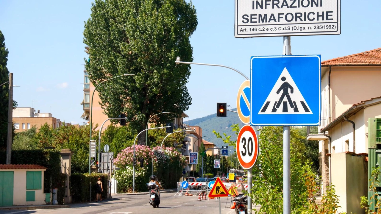 Da giovedì sarà attivo il T-Red fra via dei Confini, via Giotto. e piazza Togliatti Da giovedì sarà attivo il T-Red fra via dei Confini, via Giotto. e piazza Togliatti