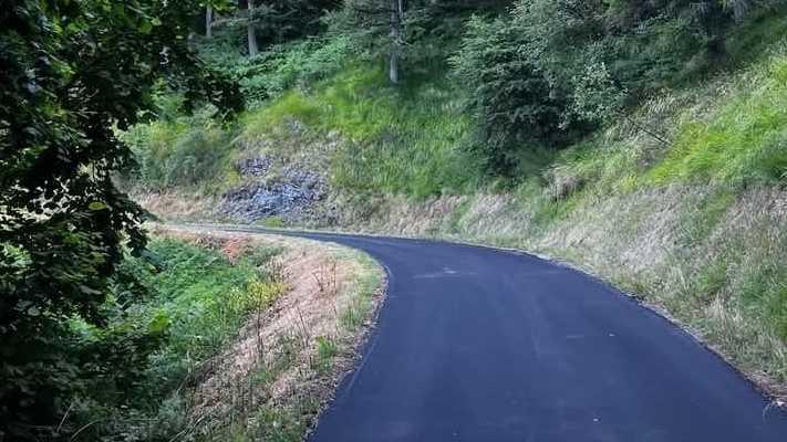 https://www.lanazione.it/image-service/view/acePublic/alias/contentid/N2IzMmRhZmEtYjg2NC00/0/finalmente-nuovo-asfalto-sulla-strada-ducale.jpeg?f=16:9&w=1200&h=630