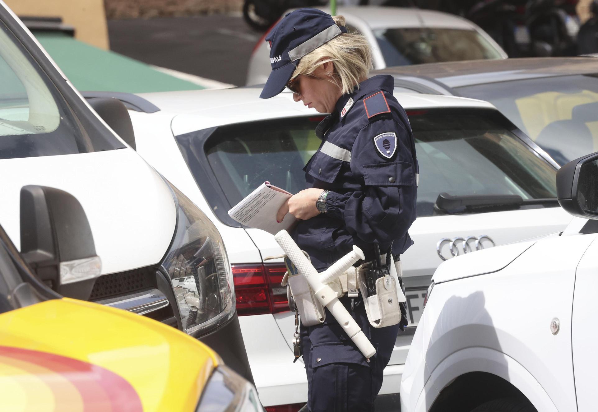 Auto dell’Asl nel mirino. Multate e poi rimosse: "Ma il permesso c’era" Auto dell’Asl nel mirino. Multate e poi rimosse: "Ma il permesso c’era"