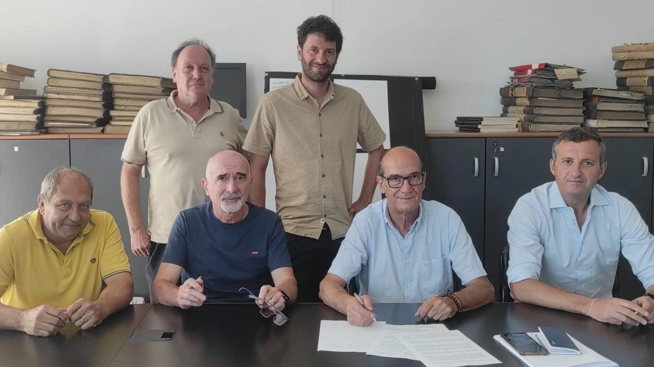 Firmato il protocollo d’intesa per la cura e la manutenzione dei corsi d’acqua dal presidente Ridolfi e i sindacati Firmato il protocollo d’intesa per la cura e la manutenzione dei corsi d’acqua dal presidente Ridolfi e i sindacati