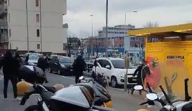 tensione a novoli botte davanti al supermercato da Lanazione.it tensione a novoli botte davanti al supermercato