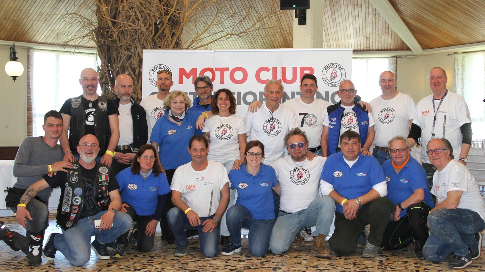 Il 38° Motoraduno Nazionale a Castelfiorentino ha visto la partecipazione di 300 motociclisti da tutta Italia e oltre. Dopo un giro turistico e cena con intrattenimento musicale, la manifestazione si è conclusa con premiazioni e ringraziamenti da parte del presidente del Moto Club locale.