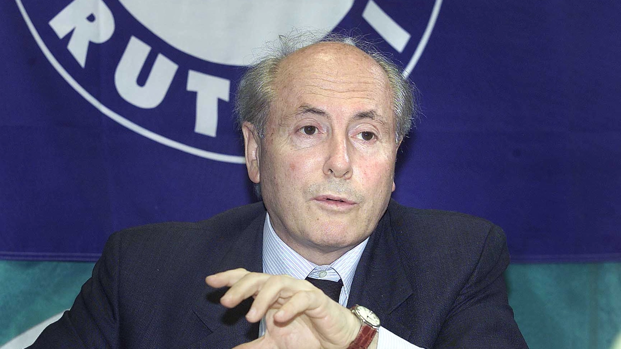 Il furto è avvenuto nella villa dell’ex senatore Stefano Passigli Il furto è avvenuto nella villa dell’ex senatore Stefano Passigli
