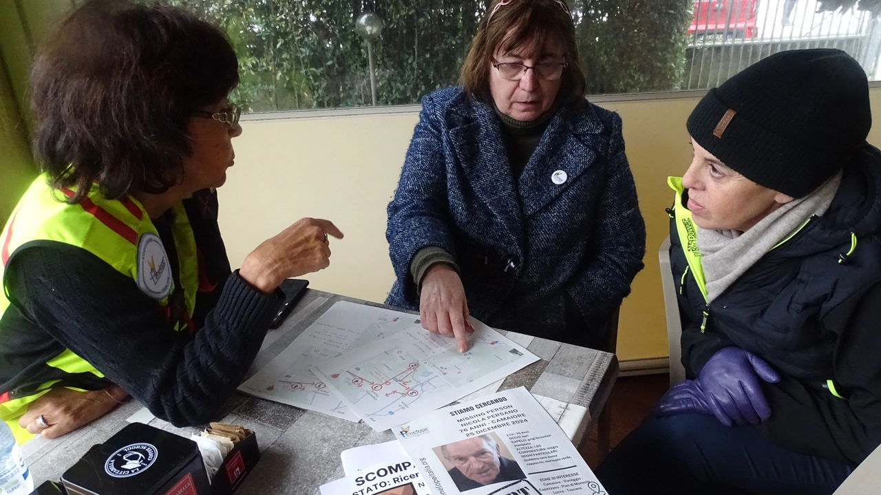 Anche gli attivisti dell’associazione Penelope si mobilitarono per cercare Nicola, scomparso il giorno di Natale (Foto Umicini) Anche gli attivisti dell’associazione Penelope si mobilitarono per cercare Nicola, scomparso il giorno di Natale (Foto Umicini)