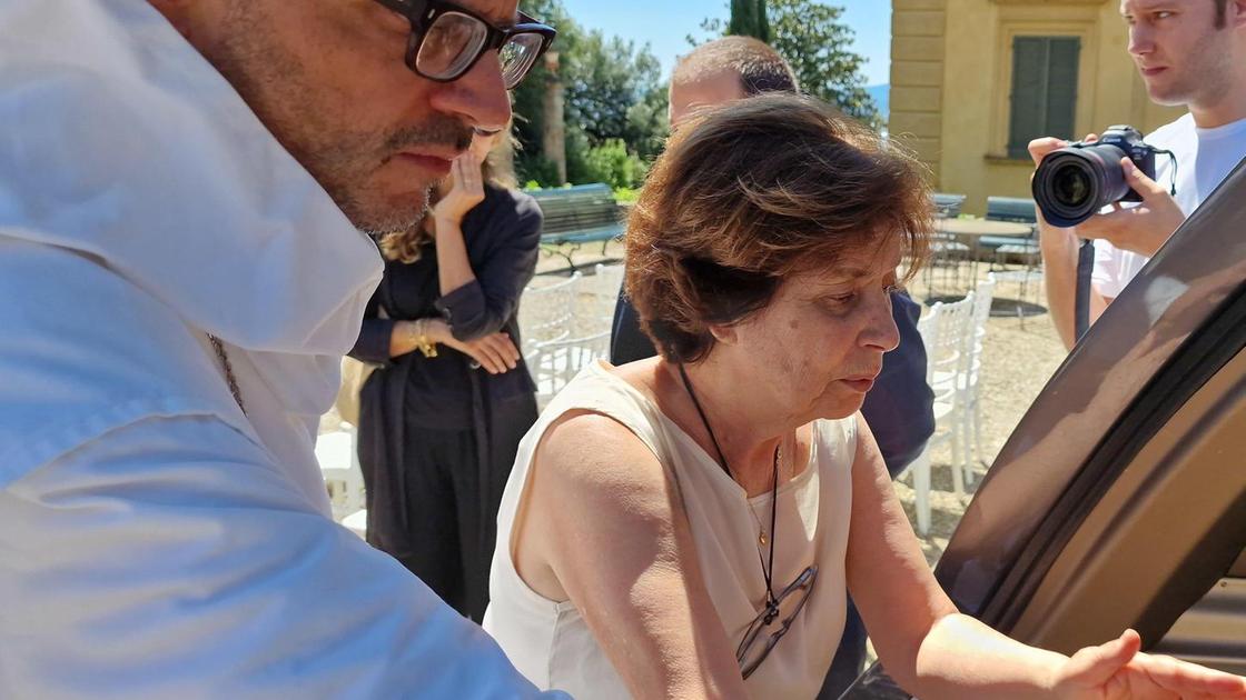 https://www.lanazione.it/image-service/view/acePublic/alias/contentid/N2JlMjI2MDctNzk1Zi00/0/folla-al-funerale-di-gori-e-lapplauso-interminabile-labate-buon-volo-fabio.jpeg?f=16:9&w=1200&h=630