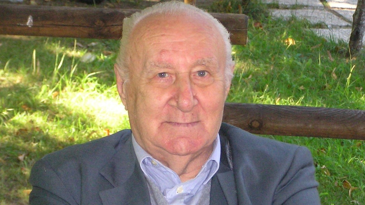 Il maestro Narciso Lega è una delle figure storiche di Seravezza e da tempo aveva scelto di vivere al Pio Campana dopo la scomparsa della moglie Il maestro Narciso Lega è una delle figure storiche di Seravezza e da tempo aveva scelto di vivere al Pio Campana dopo la scomparsa della moglie