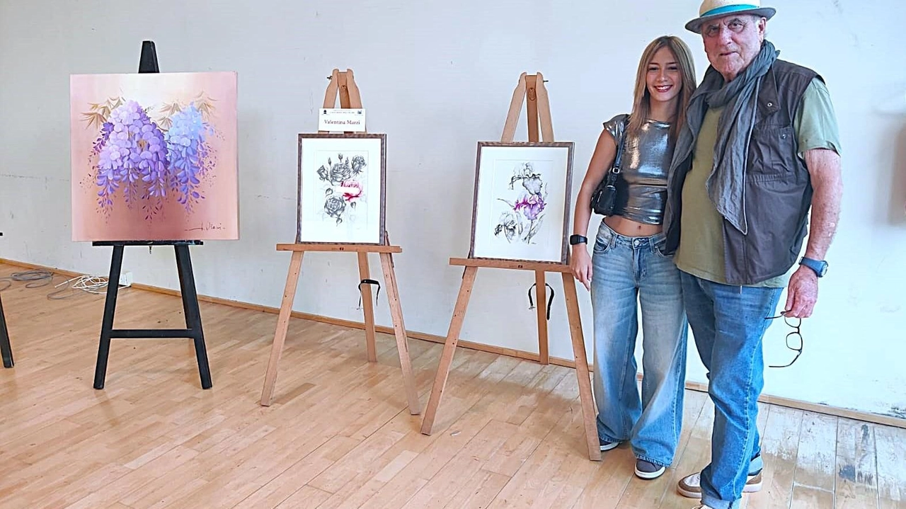 Il maestro Luciano Viani insieme alla diciottenne Valentina Marzi in occasione della mostra in Sala Mantero Il maestro Luciano Viani insieme alla diciottenne Valentina Marzi in occasione della mostra in Sala Mantero