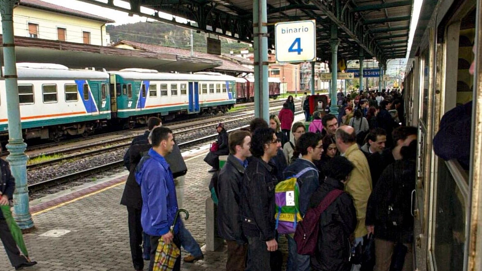 L’87% degli utenti ha respinto la richiesta di ritardare di 10 minuti la partenza del treno da Firenze delle 17.14. Da Re: "I viaggiatori non sono convinti, cambiamenti che non evitano interferenze sulla Direttissima".