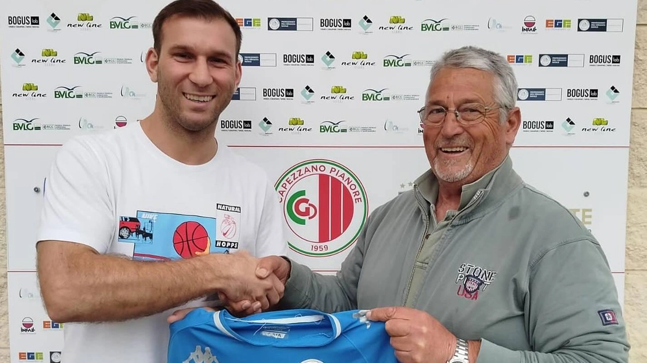 Mattia Pacini rinnova al Capezzano del presidente Ivo Coli Mattia Pacini rinnova al Capezzano del presidente Ivo Coli