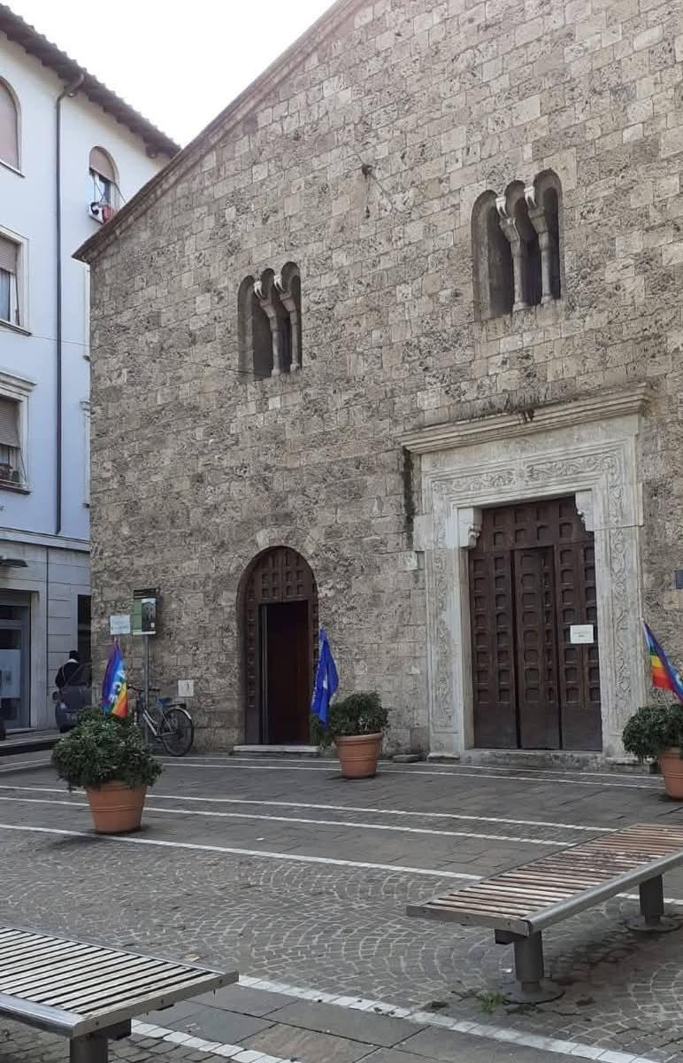 Furti e vandalismi, la chiesa chiude