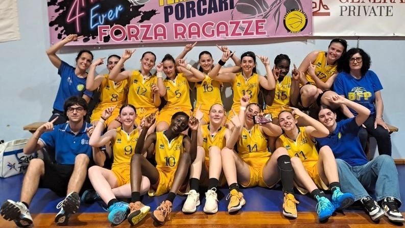 L’Under 15 del Bieffe e il suo staff al gran completo: pronta per la «final four» L’Under 15 del Bieffe e il suo staff al gran completo: pronta per la «final four»