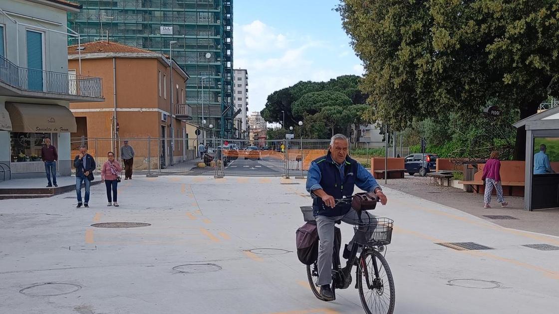 https://www.lanazione.it/image-service/view/acePublic/alias/contentid/N2M4NDQ1Y2QtNGIyMi00/0/rigenerazione-urbana-a-senzuno-lavori-in-ritardo-basta-bugie.jpeg?f=16:9&w=1200&h=630